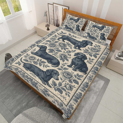 Classic Blue Floral Botanical Dachshund Print, Vintage Dachshund Quilt Set